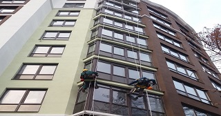 Установка крыши на балкон Саянск цена от 1032 руб. м/2.